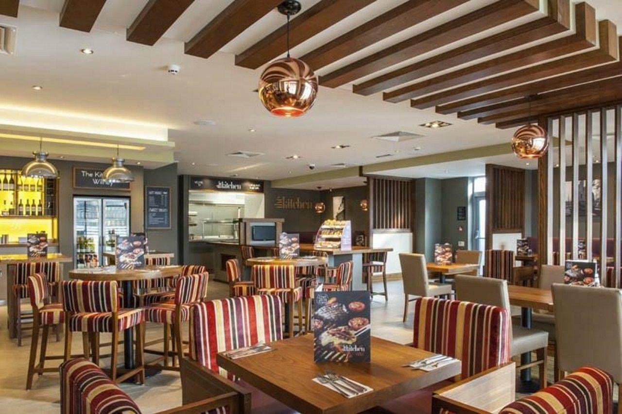 Premier Inn Premier Inn Witney Bagian luar foto